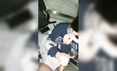 韓國大叔高清口交福利大放送：極品嫩妹舌頭的魔術，誘導至極，讓你在口交的天堂沉醉 (8)